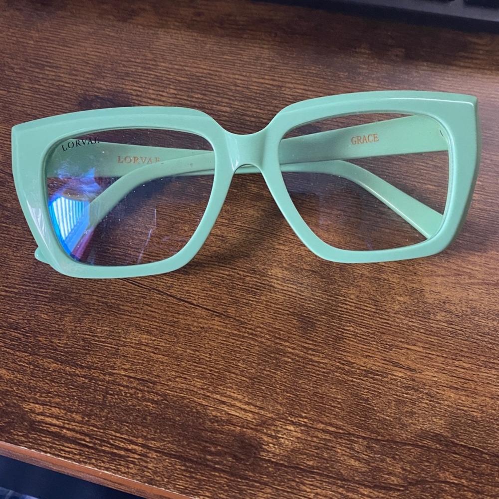 Lorvae Grace - Green Glasses